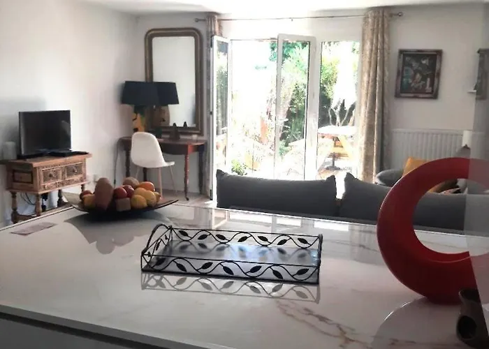 Appartement Elegant Studio, Base Nature, A Pied Fréjus