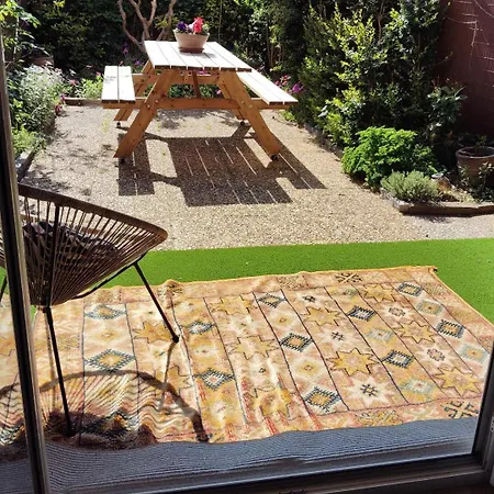 Elegant Studio, Base Nature, A Pied